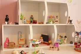 Oiseau Vole Une Maison Pour Playmobils Playmobil Kinderzimmer Playmobil Haus Aufbewahrungslosungen Furs Kinderzimmer