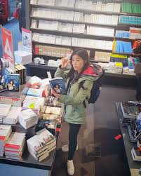 She is a writer, known for quarks & co. Endlich Kann Ich Werbung Machen Mai Thi Nguyen Kim Facebook
