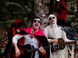 Remember When Panic At The Disco Did The Trick Or Treat Http Youtu Be 3itfnnu3ayg And Everybody Screamed It S Al Halloween Songs Memes Panic At The Disco