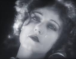 🖤 1920s Bridal Elegance 🖤 A timeless portrait of actress Fay Wray,  captured by photographer Eugene Robert Richee in the 1920s.