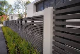 That diy fence extension gives this tiny backyard a tropical appeal while also enhancing privacy. Pin On Deck Railing