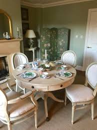 English Country Style With Nicolas Fairford The Glam Pad English Country Style Formal Dining Room Table Decor Furniture Design Modern