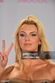 Jean Waring's Instagram, Twitter & Facebook