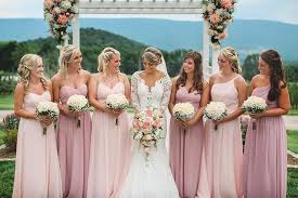 Wir möchten euch ein kleines bisschen helfen und haben ein paar abgefahrene fashion outfit inspirationen für euch zusammengestellt. Brautjungfernkleider Pastell Die Schonsten Kleider In Zarten Farben