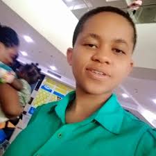 Side CHICK is a young girl between the age of 19-25. If you are 26-30, you  are a side HEN. 30 and above, consider yourself as a VULTURE.👌👌 #Ikegwuru