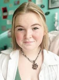 Allison Crowson's Instagram, Twitter & Facebook