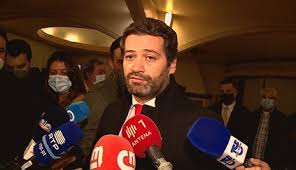 André ventura, jurista e vereador da câmara de loures, está a ser alvo de um processo de inquérito administrativo por ter, na rede social facebook, criticado a rtp por não ter indicado a etnia (cigana). Andre Ventura Quer Limitar Relacoes Familiares No Governo Parlamento E Autarquias Politica Correio Da Manha