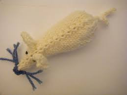 This cute mouse is made with oddments of white and cream double knitting yarn and 3mm single pointed needles. Little Knitted Mouse Extract From Knitted Toy Tales By Laura Long A Mouse Plushie