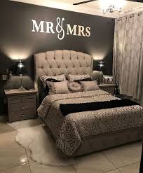 40 Gorgeous Small Master Bedroom Ideas In 2020 Decor Inspirations Bedroom Decor For Couples Small Master Bedroom Bedroom Decor