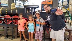 Hijas de ex integrante de Mekano debutan en la actuación en Matriarcas de  TVN