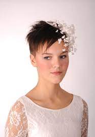 Vara Harmodeller Bilder Pa Fotomodeller Hos Kalufsmakarn Fascinators For Short Hair Short Wedding Hair Very Short Hair