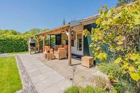 Um einem eventuellen herumstreunen des eigenen hundes entgegenzuwirken. Neu Eingerichtetes Ferienhaus Eingezaunter Garten Mit Veranda Strandnah