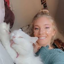 Kelly Eakes's Instagram, Twitter & Facebook