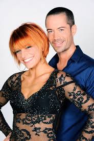 Depuis le 6 octobre dernier, les téléspectateurs suivent l'évolution et les éliminations des dix candidats qui ont accepté de faire partie de ce programme. Epingle Sur Danse Avec Les Stars