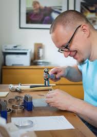 Breaking the mould: How Etsy and online craft marketplaces are changing the  nature of business