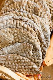 Hallakakor Das Traditionelle Brot Aus Dem Hohen Norden Skandinaviens Madam Rote Rube Die Landkuche Rezept Brot Selber Backen Rezept Brot Backen Rezept Brot Backen