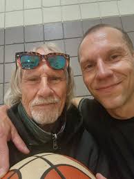 We had a very special visitor at the House last week — Harlem Globetrotter  and Columbus native Julian “Zeus” McClurkin! 🏀💛 He taught our kids  basketball tricks, inspired our families with his