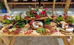 Kaltes Buffet Ideen Tolle Beispiele Und Tipps Wie Sie Einen Anlockenden Grazing Table Anrichten Essen Dekorationen Zwiebelcremesuppe Fingerfood Buffet