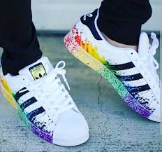 Bequem, sicher und schnell online bestellen. Superstars Bunt Adidas Adidas Schuhe Frauen Adidas Schuhe Schuhe
