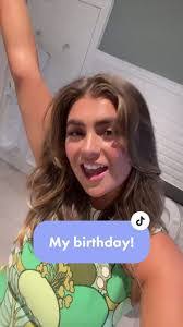 Eleanor Monks's Instagram, Twitter & Facebook