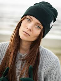 Anne Saks's Instagram, Twitter & Facebook