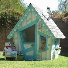 Casa de juego para niños patio jardin green little tikes. 20 Casitas De Jardin Que Los Ninos Amaran Casita Madera Ninos Casitas Casas De Juego