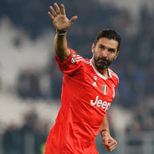 Als buffon 2003 im alter von 25 jahren zum ersten mal unter heftigen depressionen litt, war er auf dem sportlichen höhepunkt seiner karriere: Davide Astori Stirbt Nach Herzstillstand Gianluigi Buffon Verabschiedet Sich Emotional Stern De
