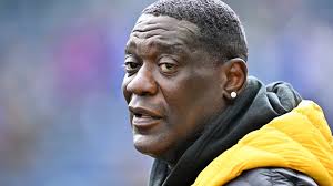 Grandpa gives granddaughter 2,000 letters for graduation