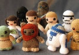 Kain tenun adalah karya seni yang termasuk seni rupa terapan. Contoh Karya Seni Rupa 3 Dimensi Beserta Penjelasannya Combinesia