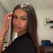 Demi Ho (@demihohoho)