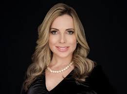 Dona de clínica e profissional cobiçada em Aracaju: quem é a cirurgiã  plástica presa pela morte do marido