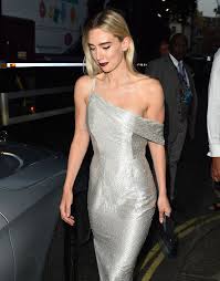 In the 'fast & furious' spinoff 'hobbs & shaw,' vanessa kirby and jason statham play siblings. Vanessa Kirby Heading To Hobbs Shaw Premiere In London 07 23 2019 Hawtcelebs