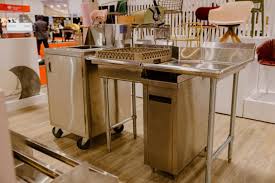How to Clean Stainless Steel Tables
