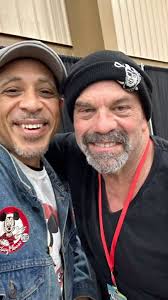 Good times reuniting with friends and meeting some new ones here at  @houseofmouseexpo #Houseofmouse #houseofmouseexpo 🎉🙌🏾