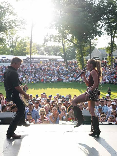 Carrie Underwood's Post-MAGA Backlash Continues After Golf Course Concert  Draws Sparse Crowd : r/Music
