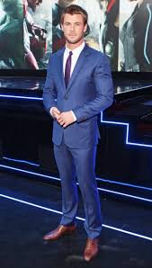 Unique peinte main rouge profondpiece unique stock 1 découvrez tout l'univers navy et de largeur ils s'adapteront sur des chaussures de ville avec un trou de l'oeillet fin. 1001 Idees Pour Porter Le Costume Bleu Roi Comment Se Presenter Aux Soirees Speciales