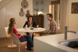 In Four Weddings And A Funeral Ainsley S Home Is A Bold Breath Of Fresh Air Set Decor Apartment Decor Decor