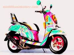 Kombinasi warna putih dengan hitam dan coklat muda berhasil memperlihatkan kesempuranan yang tepat. Modifikasi Motor Honda Scoopy 2020 Paling Keren Dan Terbaru