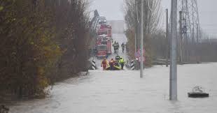 Arriva il maltempo nel torinese e in piemonte, e arrivano anche i danni. Meteo Forte Maltempo E Nubifragi In Piemonte Esonda La Roggia Nel Canavese Danni E Disagi
