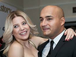 Maybe you would like to learn more about one of these? Dobbenet Eloszor Szolalt Meg Szabo Zsofi Kozeli Ismerosenek Bejaronoje Eszakhirnok