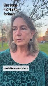 REPOST from @norcal_resist ¡Difunde el poder, no el pánico! Antes de  compartir información sobre la ubicación de ICE, verifique su línea directa  local. Las líneas directas enviarán a personas capacitadas para verificar