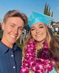 Shae Thompson (@shaetthompson) • Instagram photos and videos