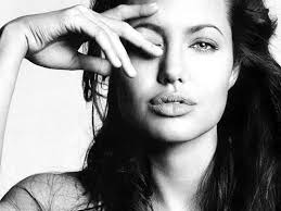 Lại lộ chuyện quá khứ của Angelina Jolie
