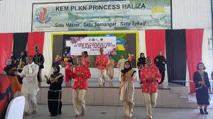 She has a very weak body, rarely rising from her bed. Puspanita Mindef On Twitter Lawatan Balas Puspanita Finas Kem Plkn Princess Haliza 1mindef Plkn