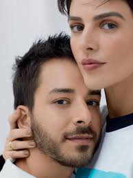 Junior Lima e a mulher Monica contam, em entrevista, que se conheceram pela  internet