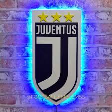 While juventus' new identity will be officially put into action from today, its image and arrival plan have been known for six months. Emblema Fk Yuventus S Sinej Podsvetkoj Obemnye Sportivnye Emblemy Facebook