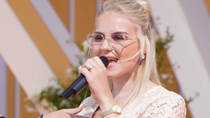 Die Wollnys": Lied von Estefania rührt zu Tränen – "Gänsehaut!" -  DerWesten.de