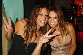 Η έλλη κοκκίνου μίλησε για την κουμπάρα της τζένη μπότση, η οποία πριν από λίγους μήνες κατήγγειλε τη σεξουαλική παρενόχληση που δέχτηκε από γνωστό ηθοποιό και σκηνοθέτη. Ellh Kokkinoy O Gios Ths Egine 12 Etwn Kai Ekeinh Dhmosieyse Mia Spania Fwtografia Toy