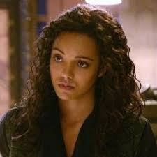 She scored the role shortly after graduating from. Filmografie Maisie Richardson Sellers Fernsehserien De