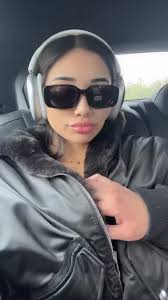 ellerie marie (@elleriemarie)’s videos with Why my sound viral